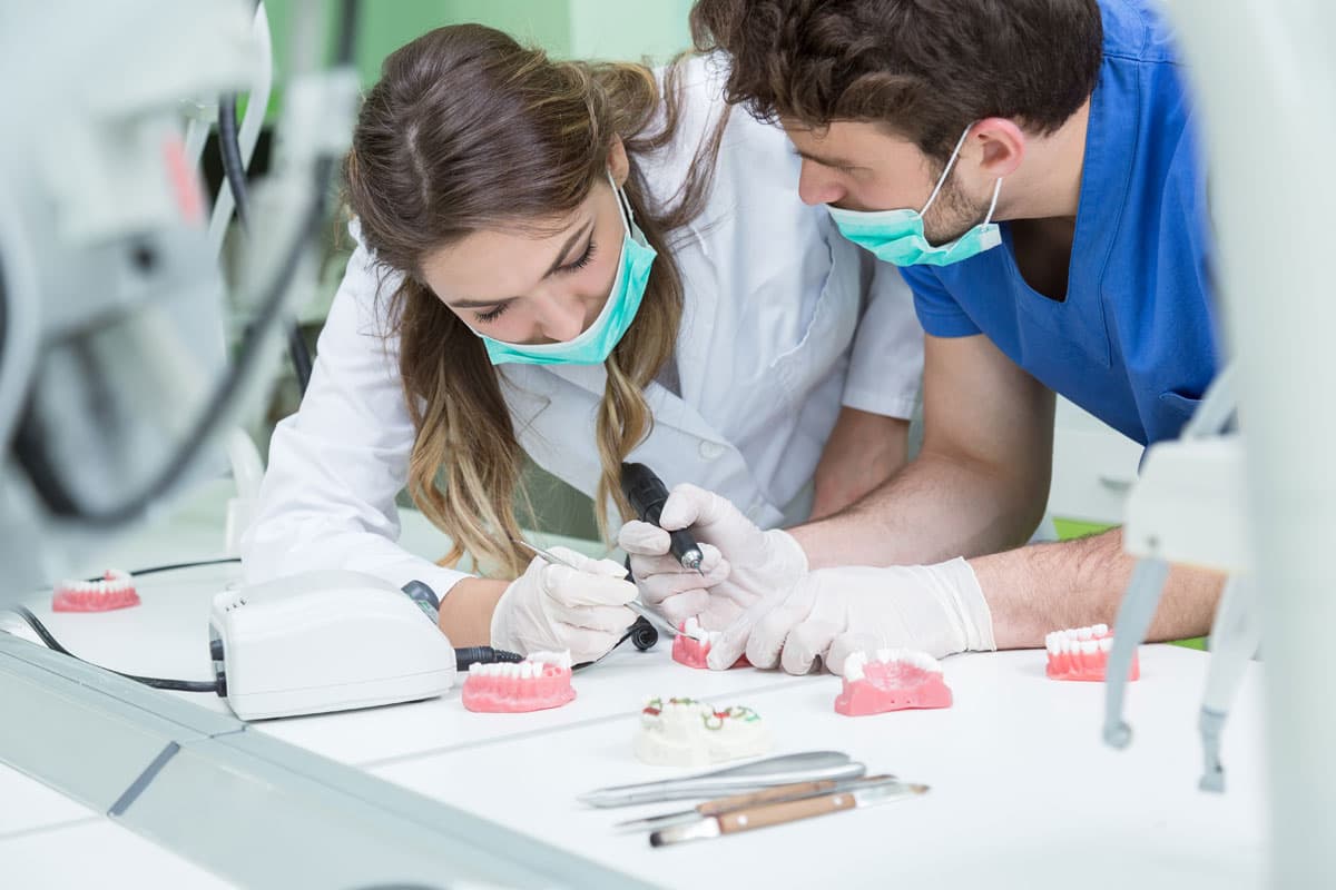 Fabricación de ortodoncia para profesionales en A Coruña